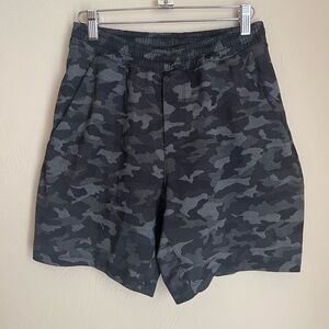 Men’s LULULEMON size Small super nice shorts